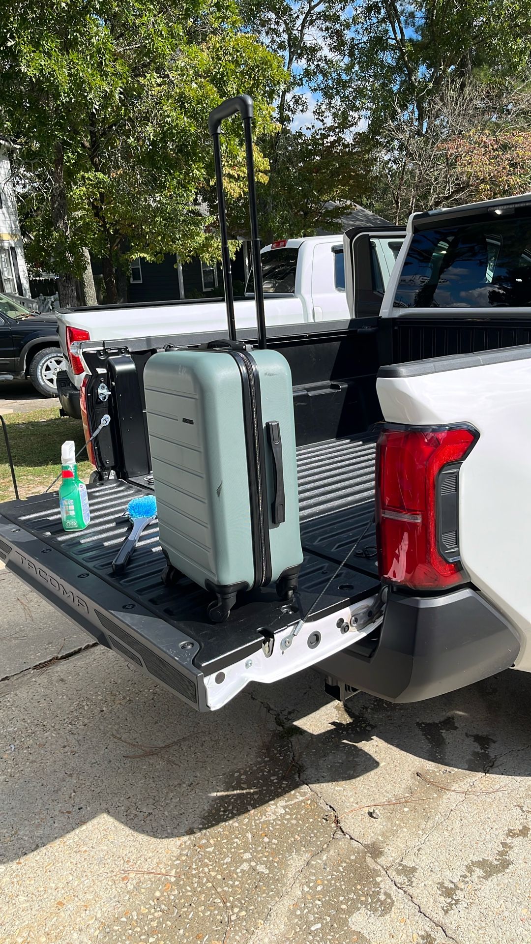 Nice Smal Hard  Case Suitcase W Wheels And Handle 