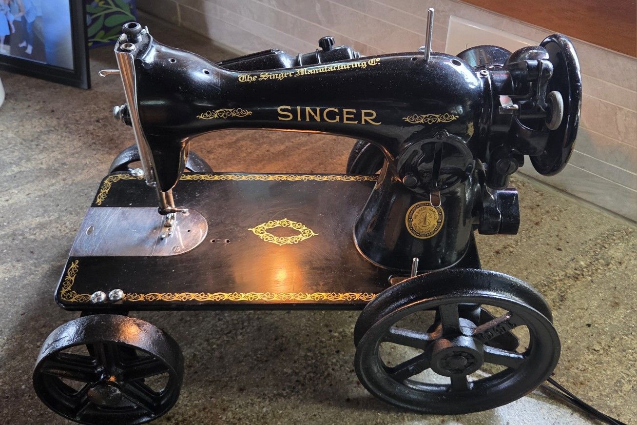 Antique Singer Sewing Machine Lamp