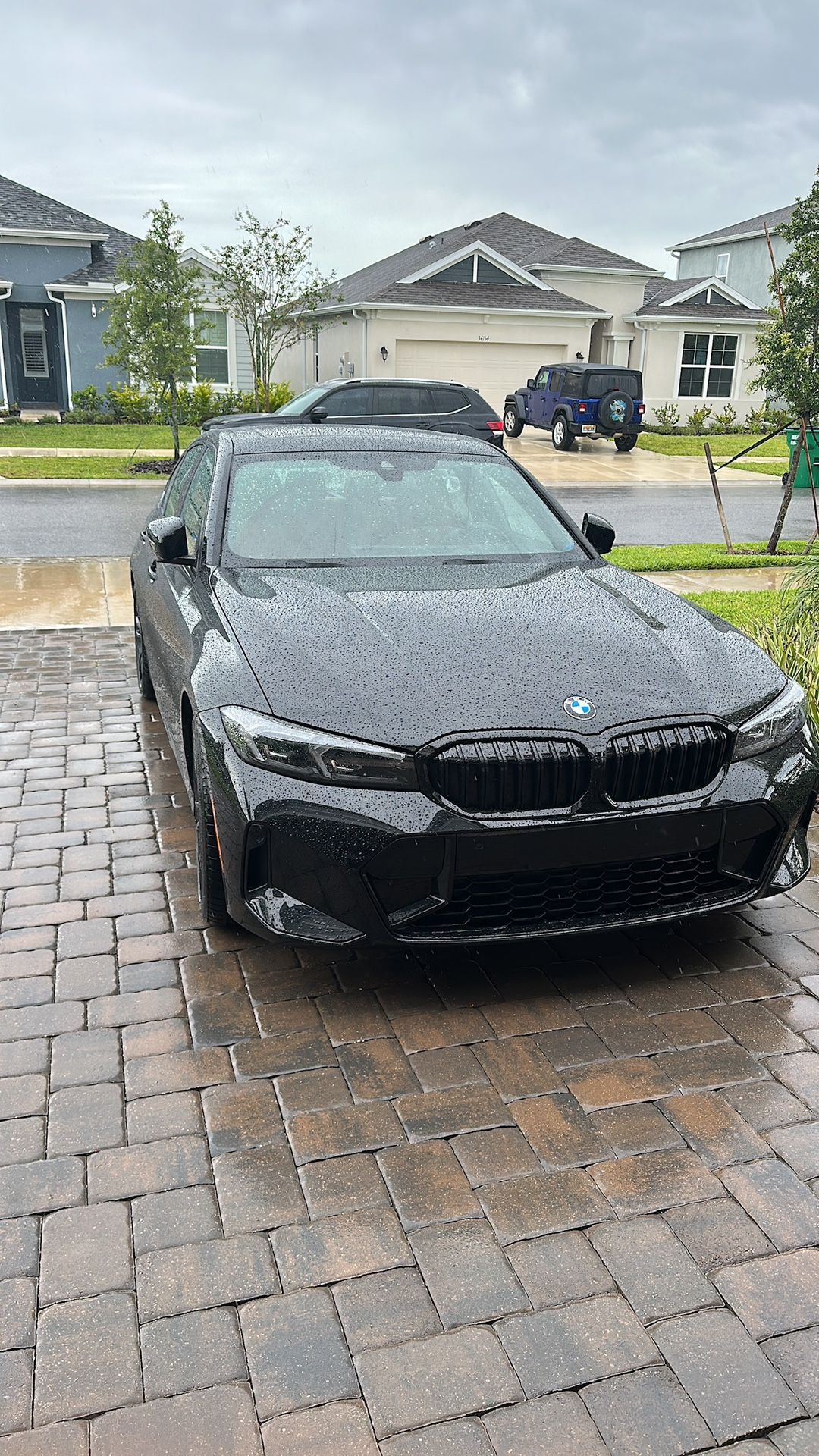 BMW 330i 2023 - M Sport - Shadowline - Like New - Sapphire black W/ Tan Leather