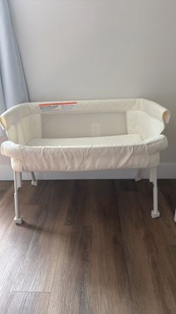 Bassinet - almost new - used 2 months