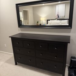 PENDING - Dresser And 2 Matching Nightstands 