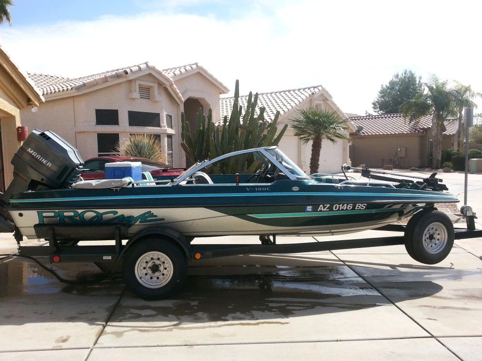 1998 Bass Boat Runs Great Have new Fish Finder And Stereo That Need To Be put In. 