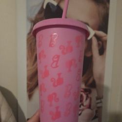 Starbucks X Barbie
