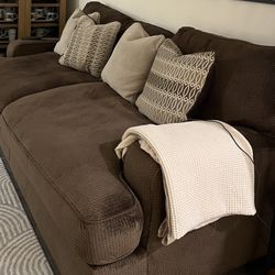 Sofa & Loveseat with throw Pillows