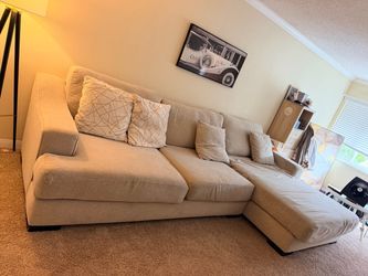 Living Spaces Lodge Sectional w/ Oversized Chaise – Fog