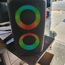 3x2 ' Bluetooth Speaker With Karoke Mic And Raidio Asking 50 Dollars  Each.