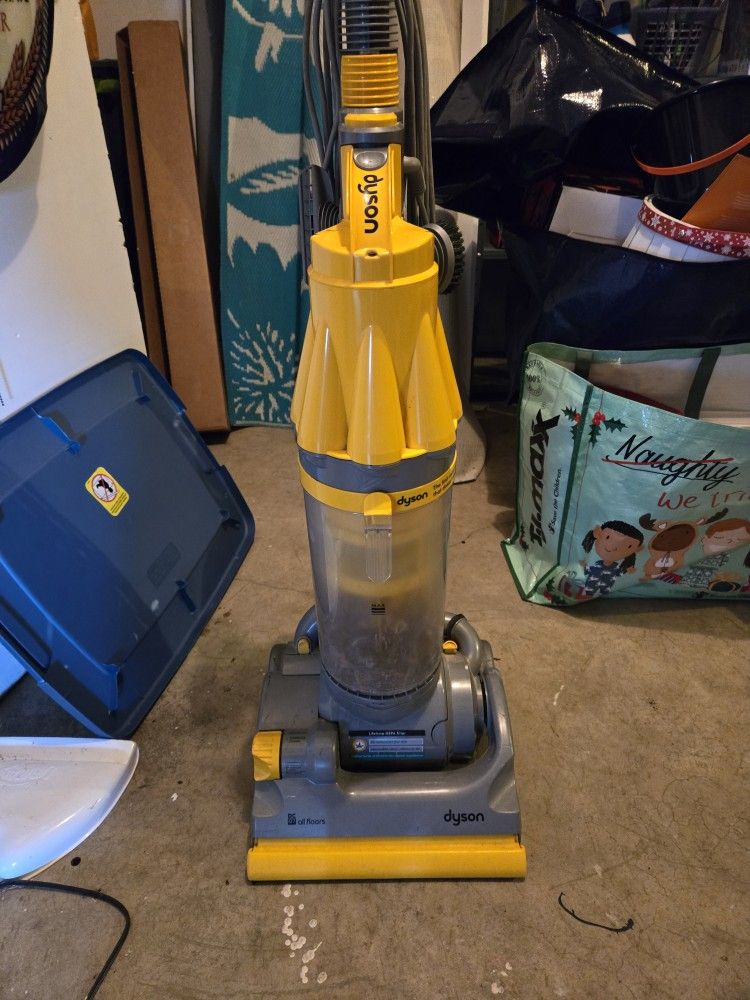 Dyson DC7 ALL FLOORS vacuum Cleaner