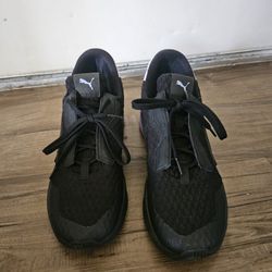 PUMA Women's Provoke Xt Cross Trainer Sneaker
Size 9