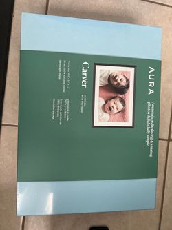 Aura Carver 10.5” Digital Photo Frame – New In box
