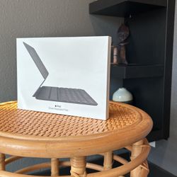 Apple Smart Keyboard Folio For IPad & iPad Pro