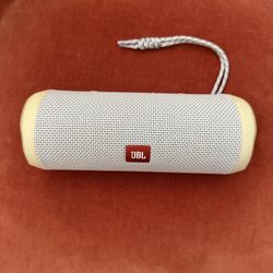 JBL Flip 4 portable wireless Bluetooth speaker 