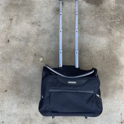 ESSENTIAL SOFTSIDE LAPTOP CARRY-ON LUGGAGE