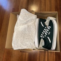 NWT Vans Seldan Green Women’s 8