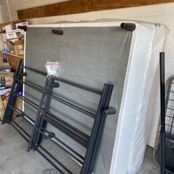 Queen Memory Foam Bed w/ Frame 