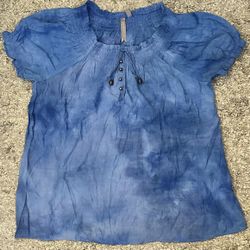 Brina & Em Women’s PL Blue Tie Neck Petite Short Sleeve Quarter Button-Up Blouse