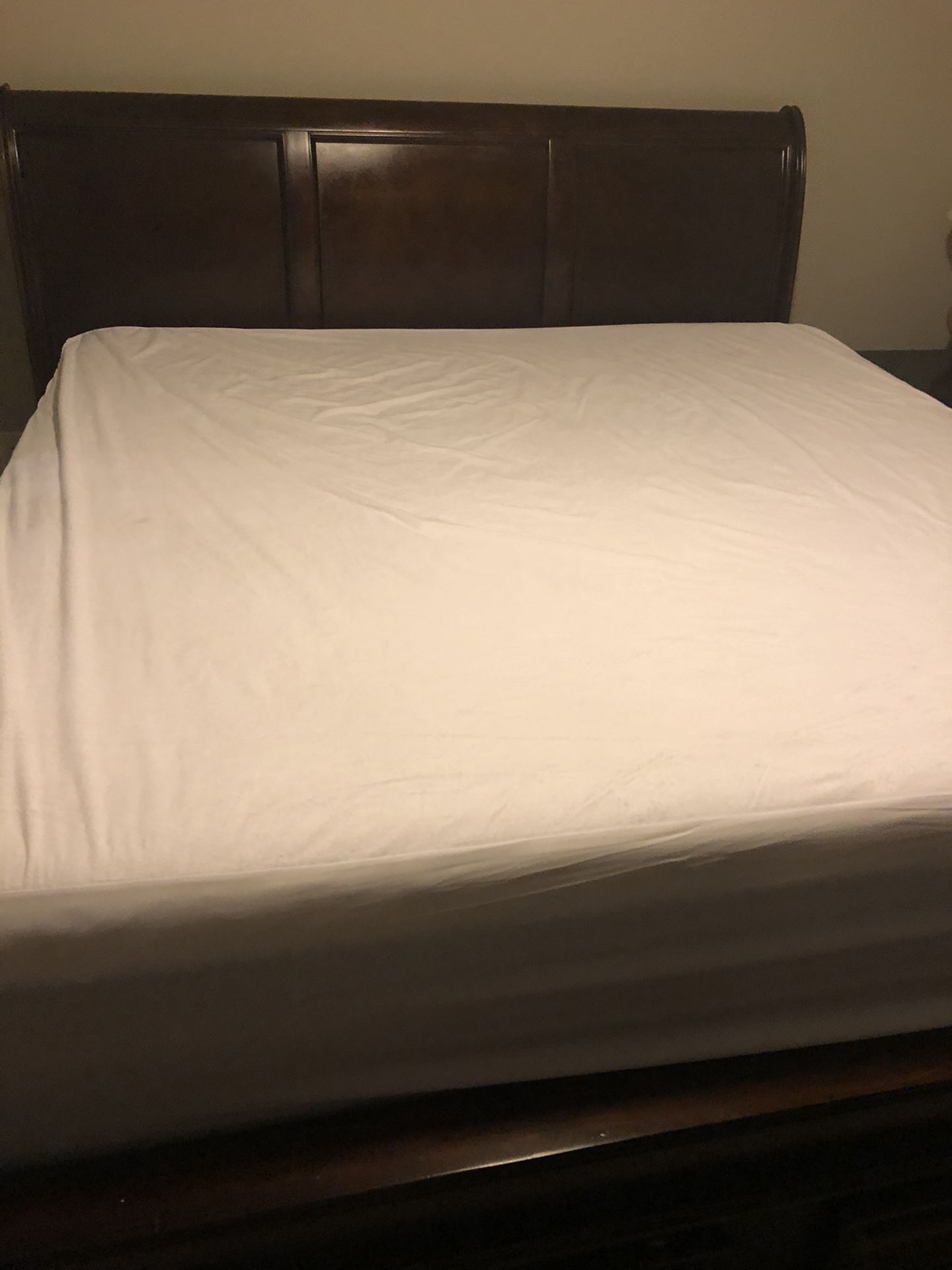 King Sized Bedroom Set- Moving and has to go - Price Is Negotiable!!!