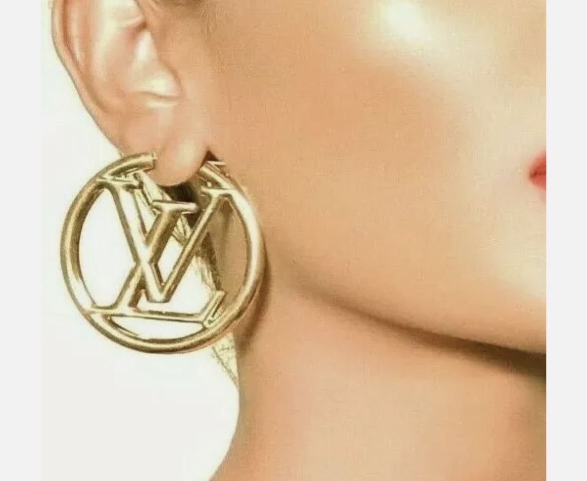 Louis Vuitton Hoop Earrings Gold Large for Sale in Halndle Bch, FL - OfferUp
