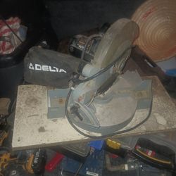 Delta Miter Saw Cutting Saw Cortadora De Esquinero