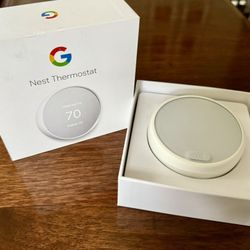 Google Nest Thermostat E - Like New! (wall plate included)