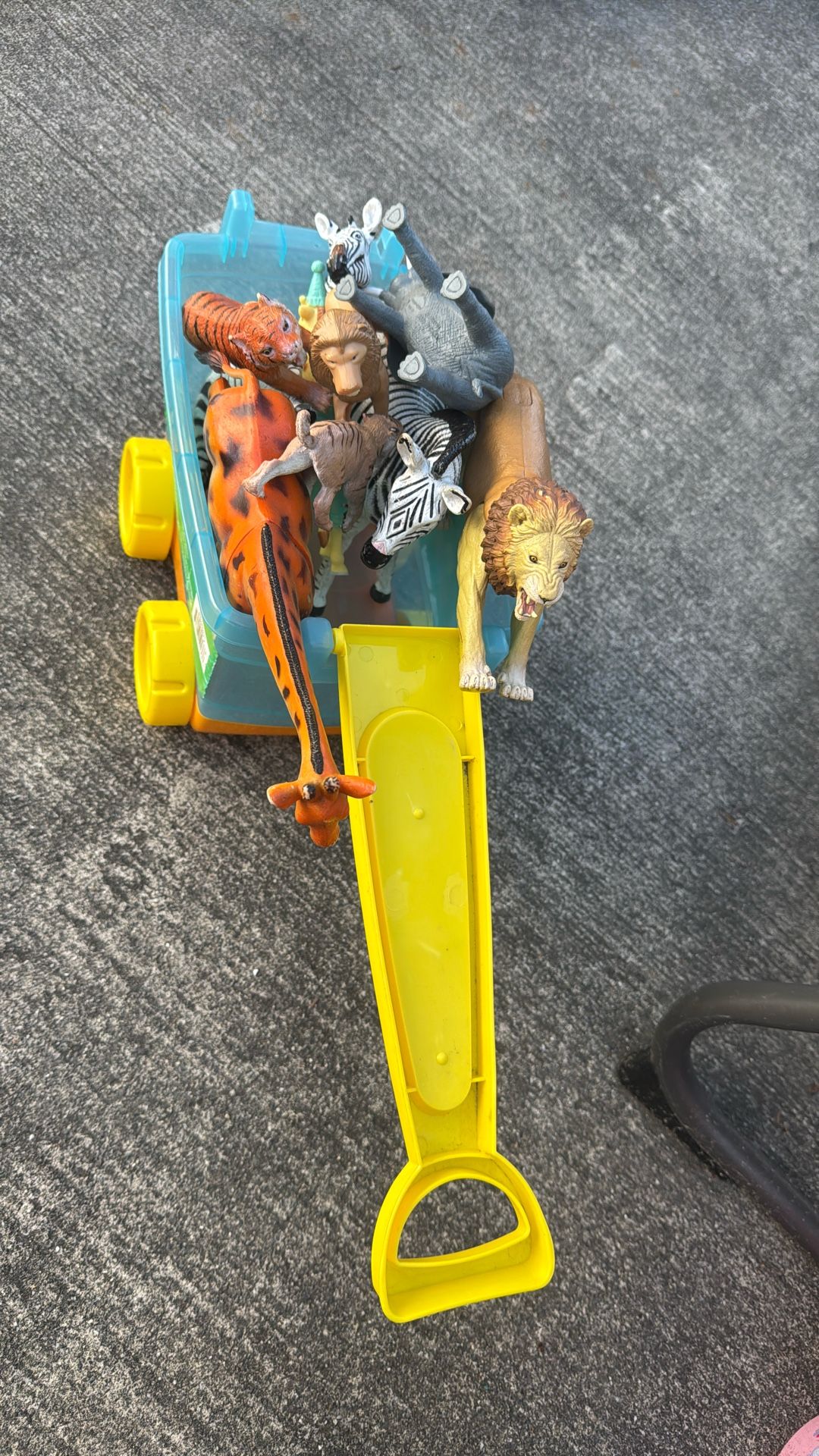 Kids Pushing And Pulling Wagon With Lots Of Animals For Kids Tons Of Fun