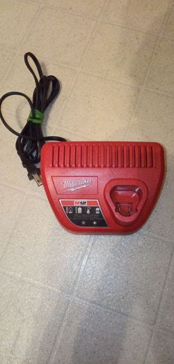 Milwaukee M12 Battery Charger
