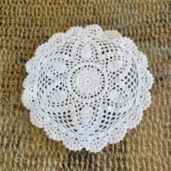 Round Ivory Doily - 7.5 inches