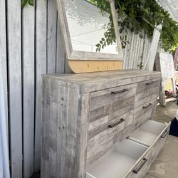 Queen Bed, 6 Drawer Dresser And Mirror Bedroom Set 