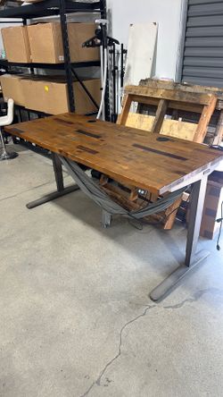 Wooden UPLIFT DESK (READ DESCRIPTION)