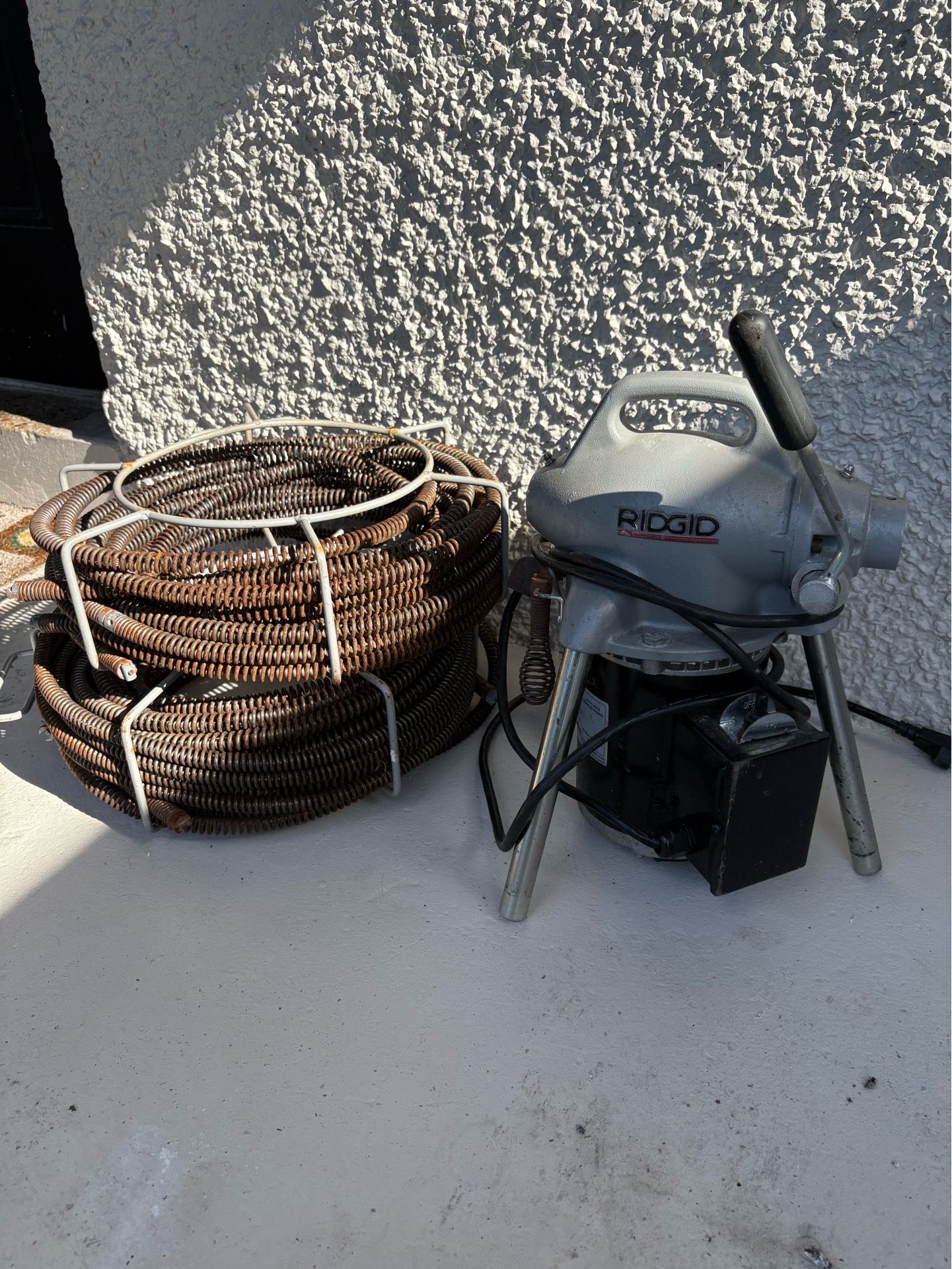 RIDGID Sewer Snake / Drain Cleaning Machine + 160ft Cable