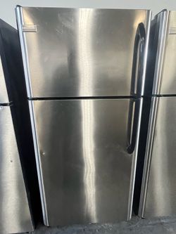 Refrigerator Frigidaire 30”