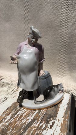 Vintage Soviet Lomonosov LFZ Porcelain Figurine "Cook and Cat" - 1st Quality
