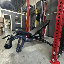 Baskerville Fitness Adjustable Weight Bench brand new in box   7 back positions, 4 adjustable seat positions 