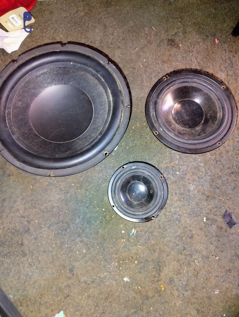 1 10" In Subwoofer And 2 Speakers