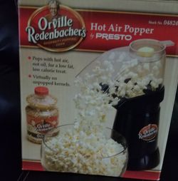 Popcorn popper w/popcorn