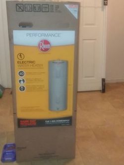 Rheem water heater model Xe40m06st45u1 for Sale in San Jacinto, CA - OfferUp