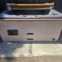 6 Seat Balboa Hot Tub!! Good Condition!!!