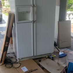 Refrigerator 