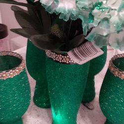 Green Glitter Wine Glasses with Vase & Flowers
