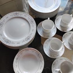 Diane Porcelain Dinnerware 56 Piece Set