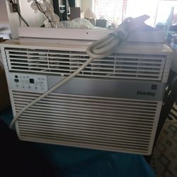 12,000 BTU AC Used In Great CONDITION Window AC