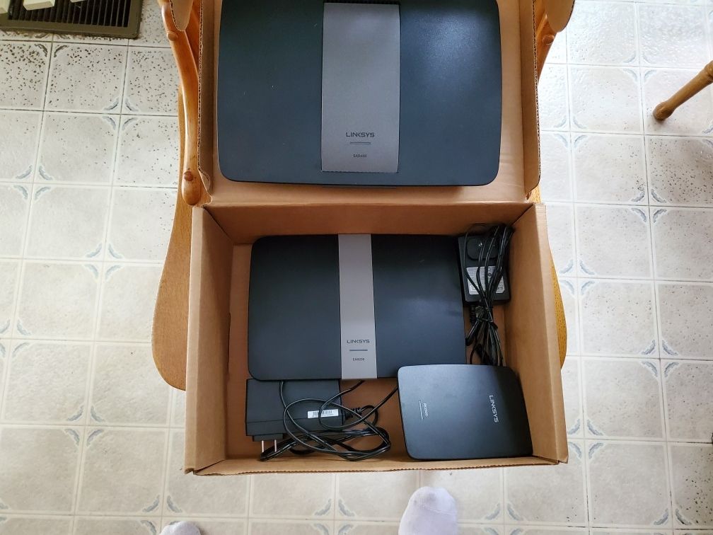 Linksys F5Z0644 Bundle 2 WiFi Routers 1 RE2000 Extender