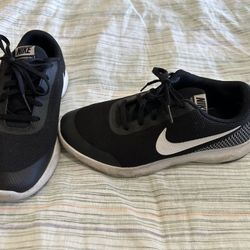 Nike Youth Shoes Size 6