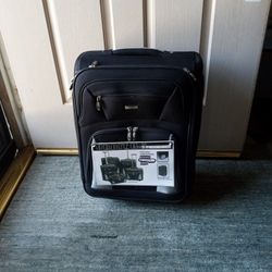 New Ciao Luggage Carry On Wheeled Bag With Extended Handle 