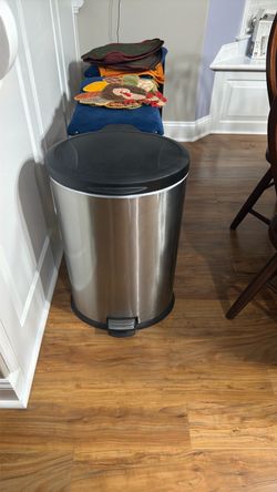 Trash can