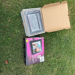 Aluratek 8” Digital Photo Frame