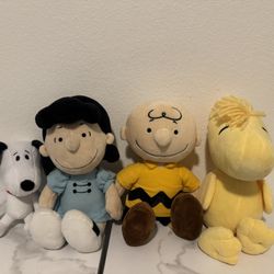 Peanuts Plush Doll Set – Snoopy, Charlie Brown, Lucy & Woodstock