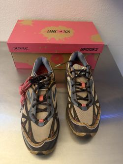 STAPLE x Brooks Cascadia 1. DS. New with tags. Size 10m