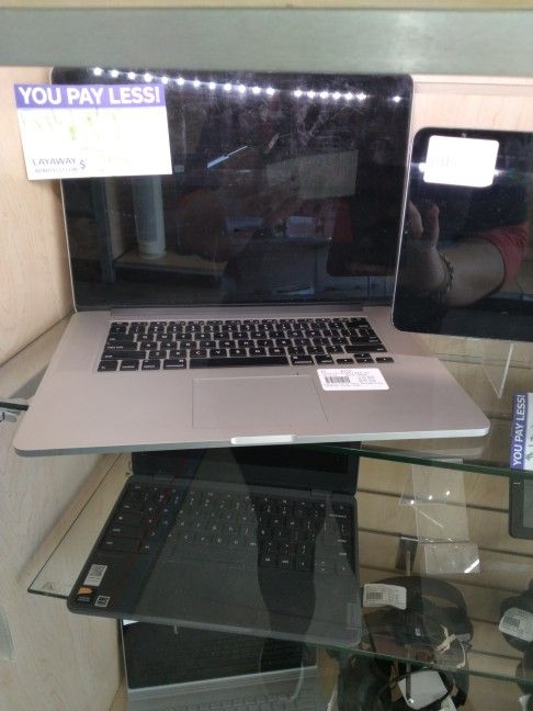 Laptop_ Apple