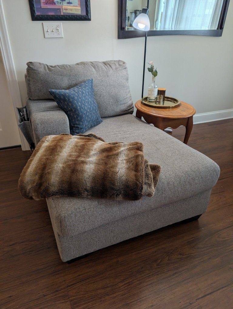 Chaise Lounger- Left Sided, Light Grey Linen