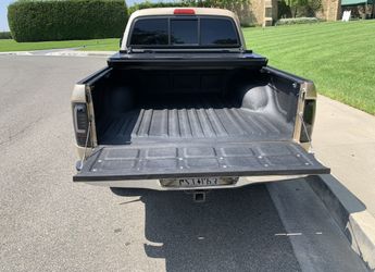 BAKFlip G2 Hard Folding Bed Cover – 1st Gen Toyota Tacoma Double Cab 